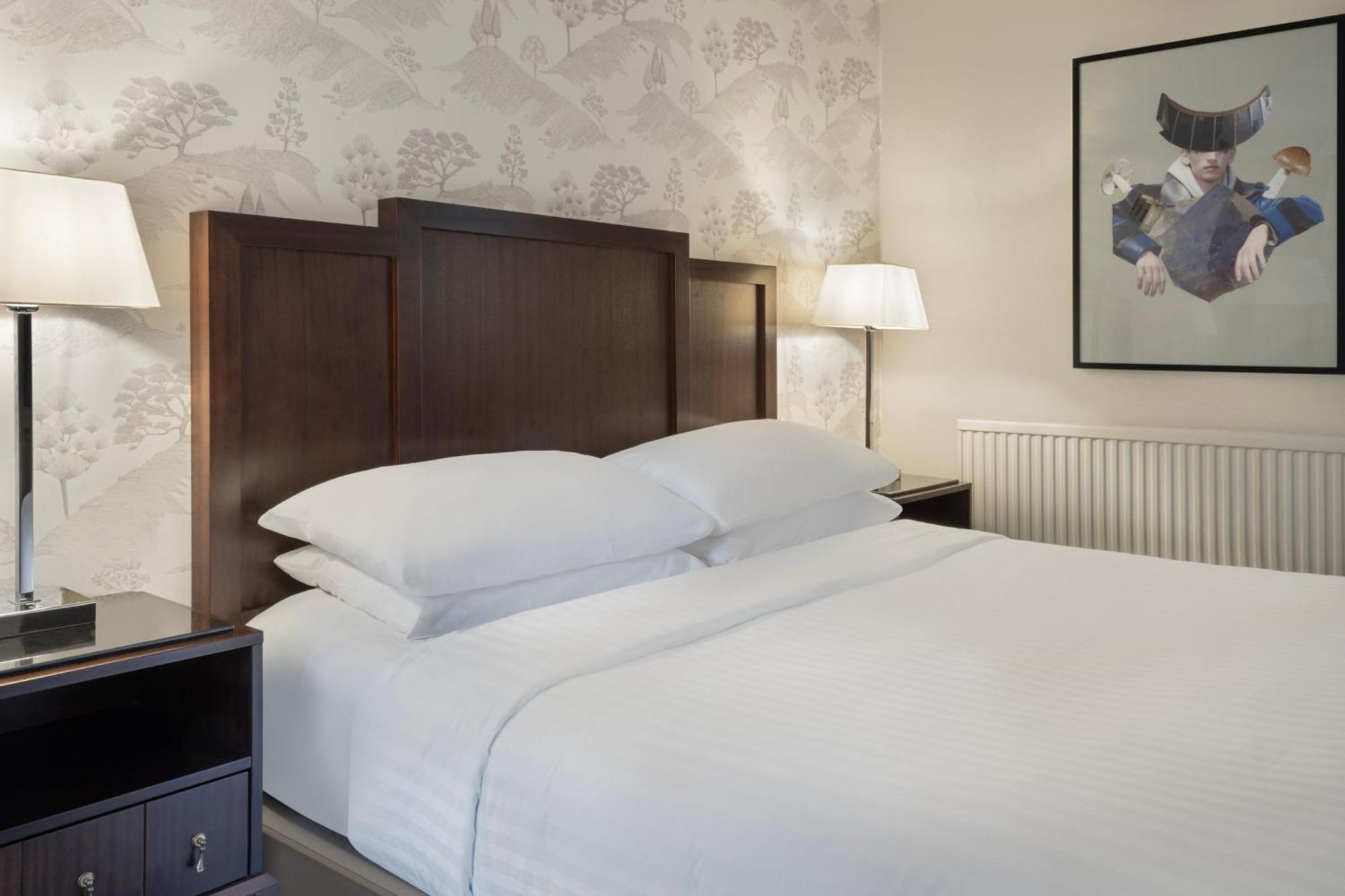 Delta Hotels By Marriott Tudor Park Country Club Maidstone Exterior photo
