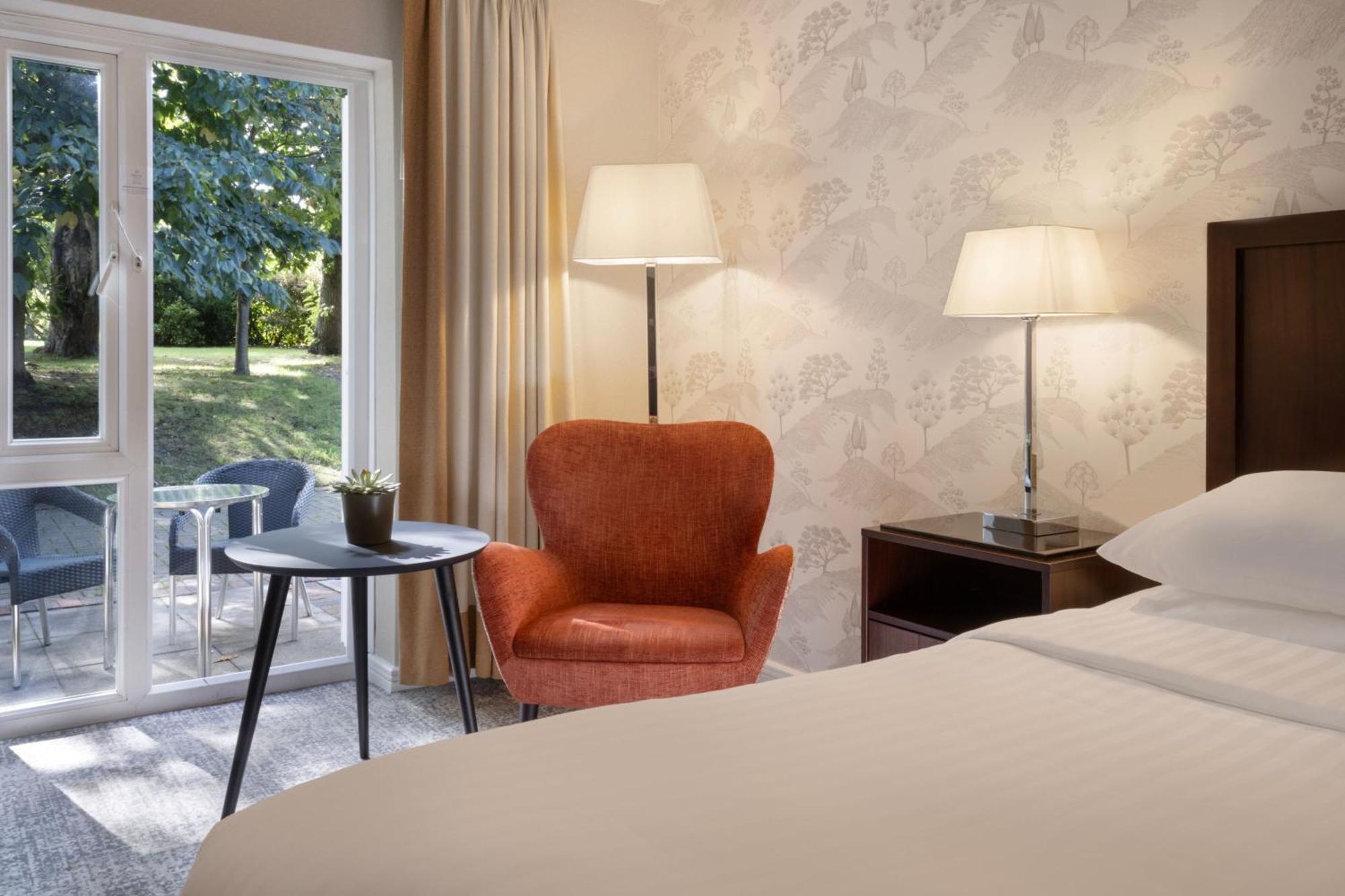 Delta Hotels By Marriott Tudor Park Country Club Maidstone Exterior photo