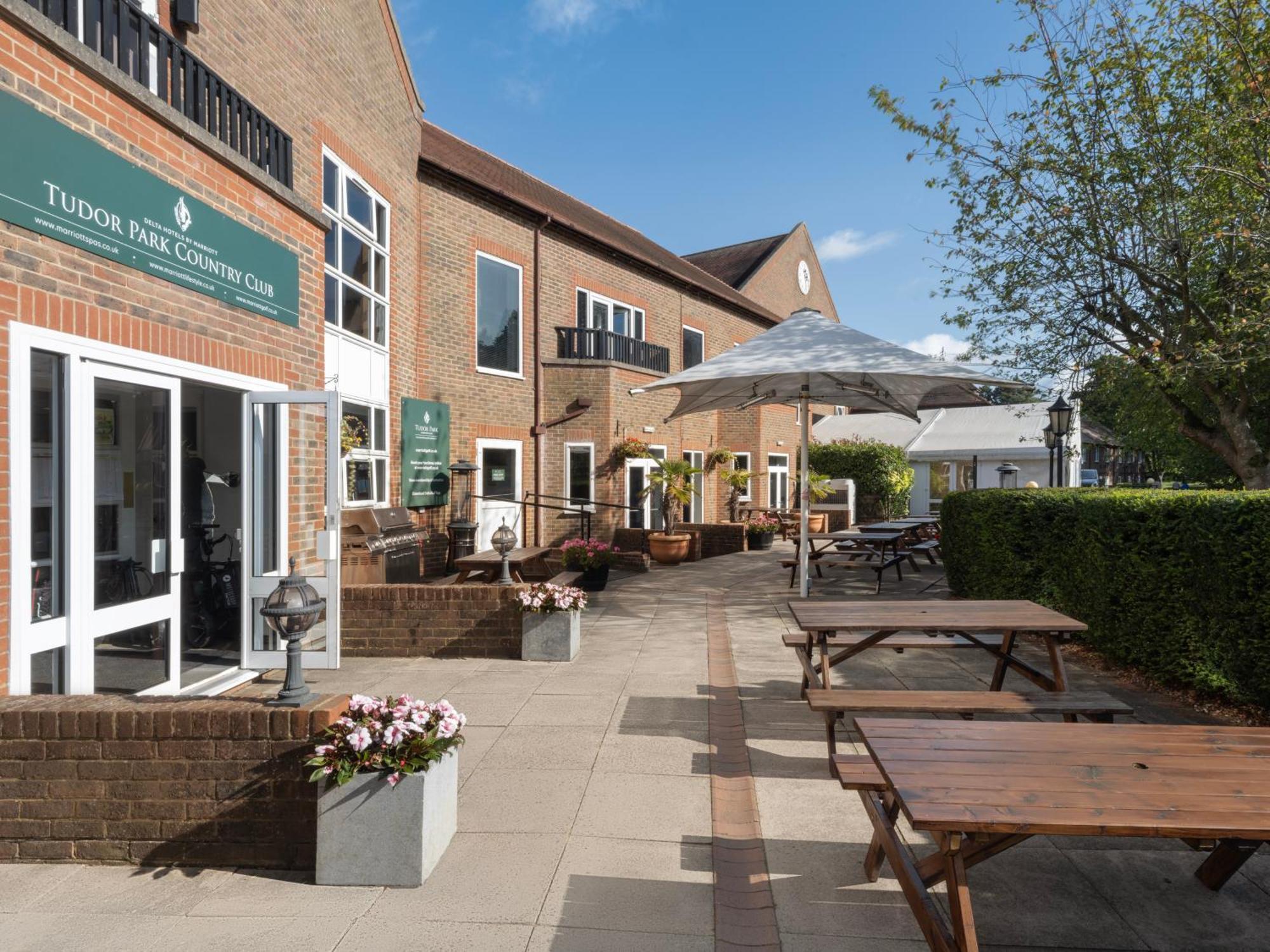 Delta Hotels By Marriott Tudor Park Country Club Maidstone Exterior photo