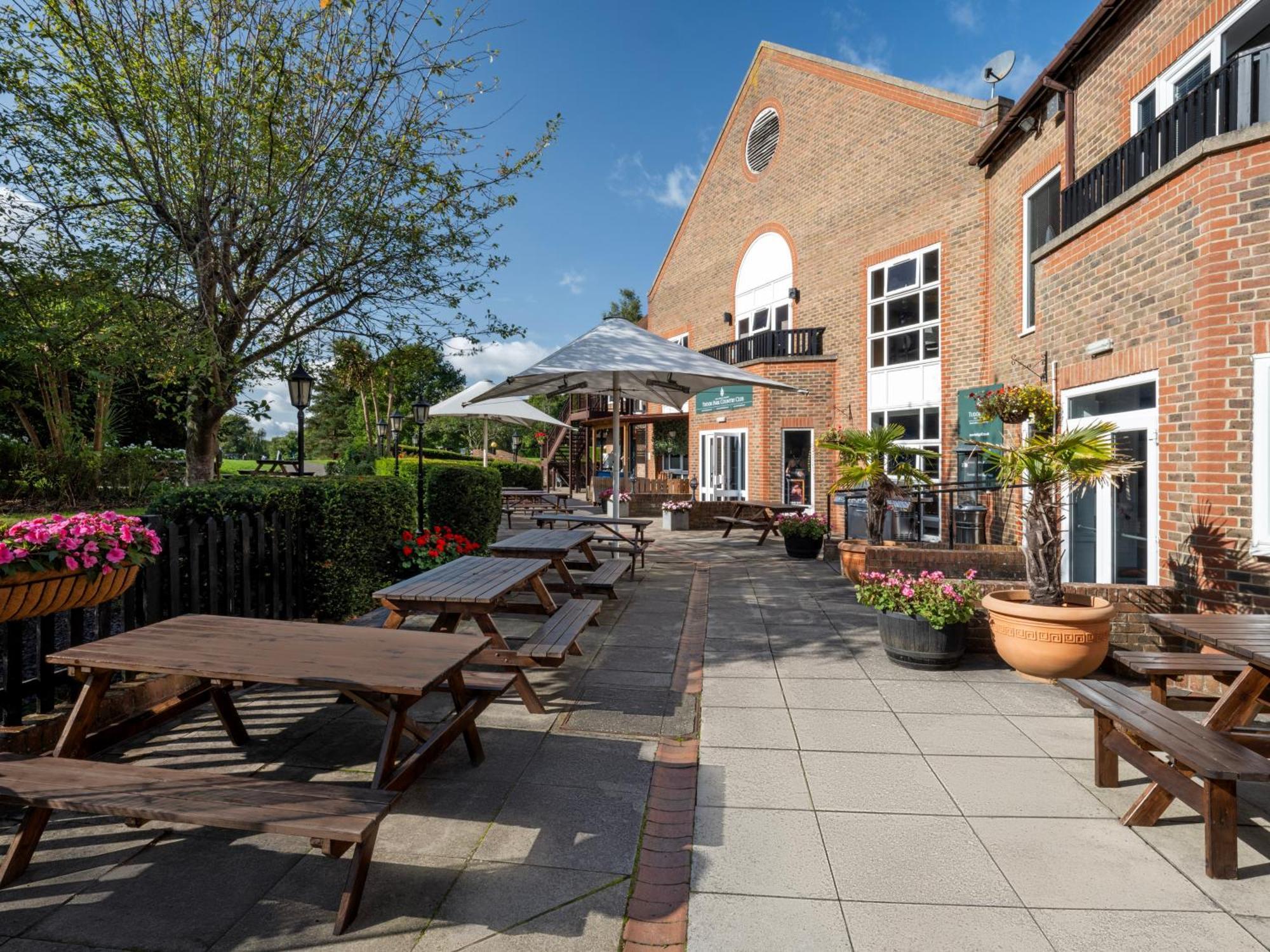 Delta Hotels By Marriott Tudor Park Country Club Maidstone Exterior photo