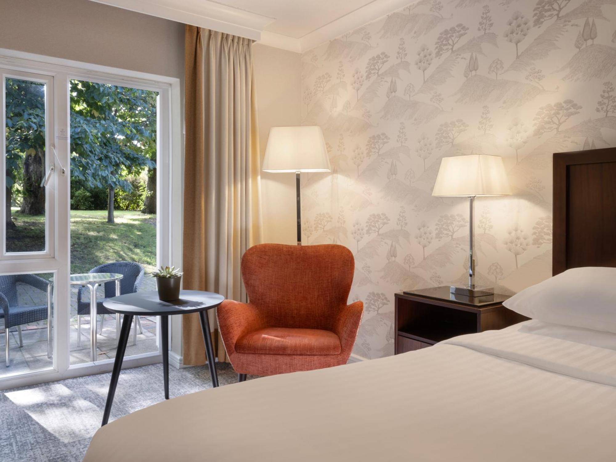 Delta Hotels By Marriott Tudor Park Country Club Maidstone Exterior photo