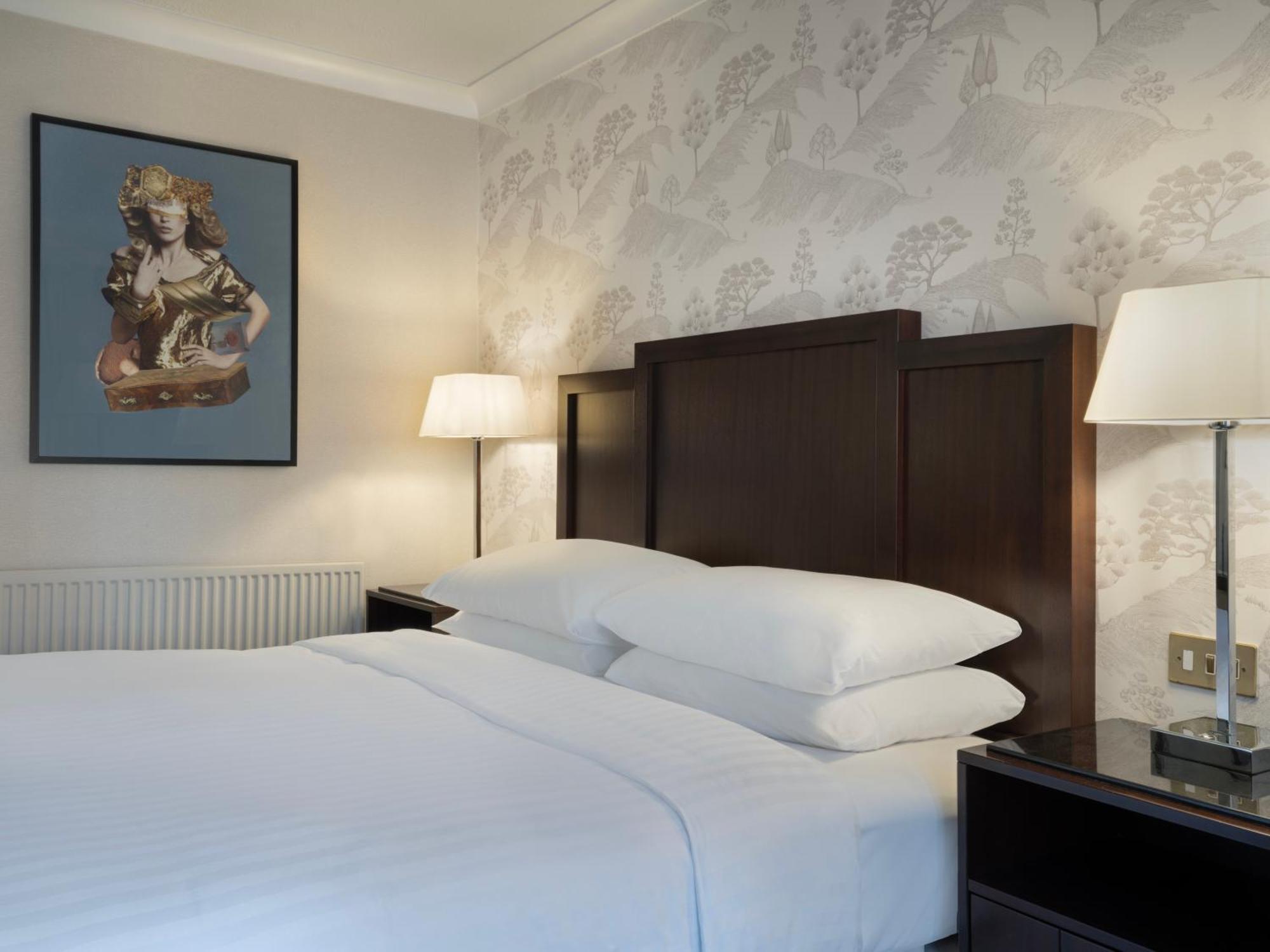Delta Hotels By Marriott Tudor Park Country Club Maidstone Exterior photo