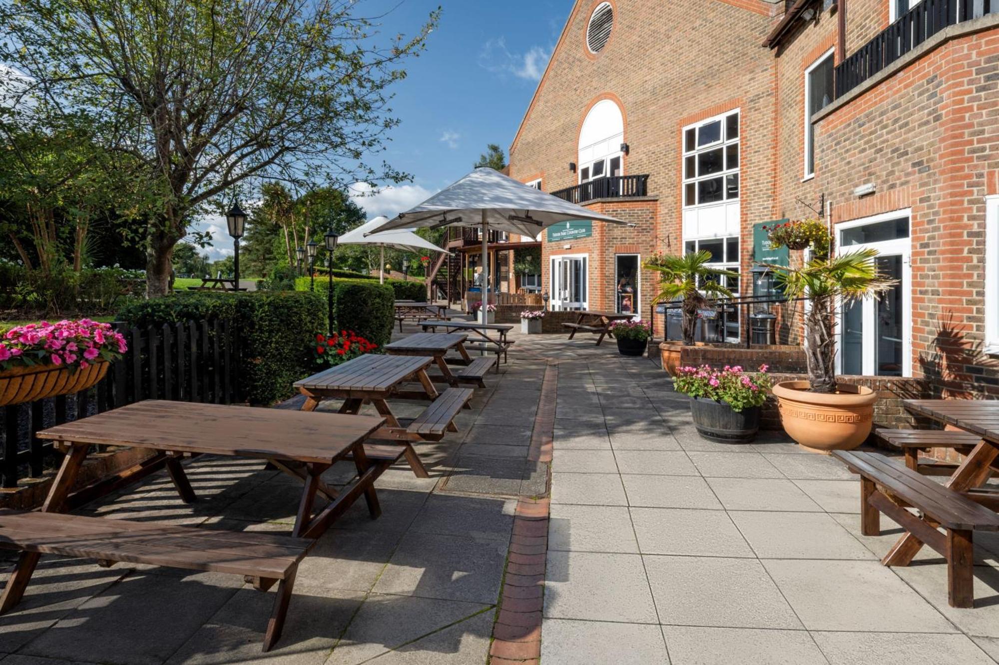 Delta Hotels By Marriott Tudor Park Country Club Maidstone Exterior photo