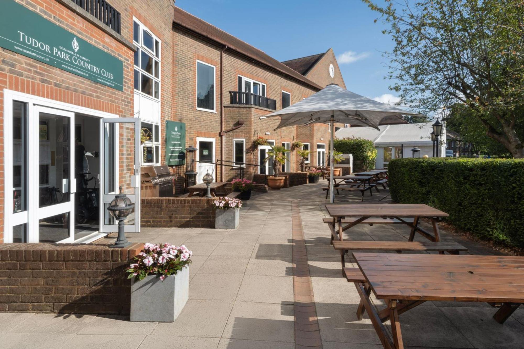Delta Hotels By Marriott Tudor Park Country Club Maidstone Exterior photo