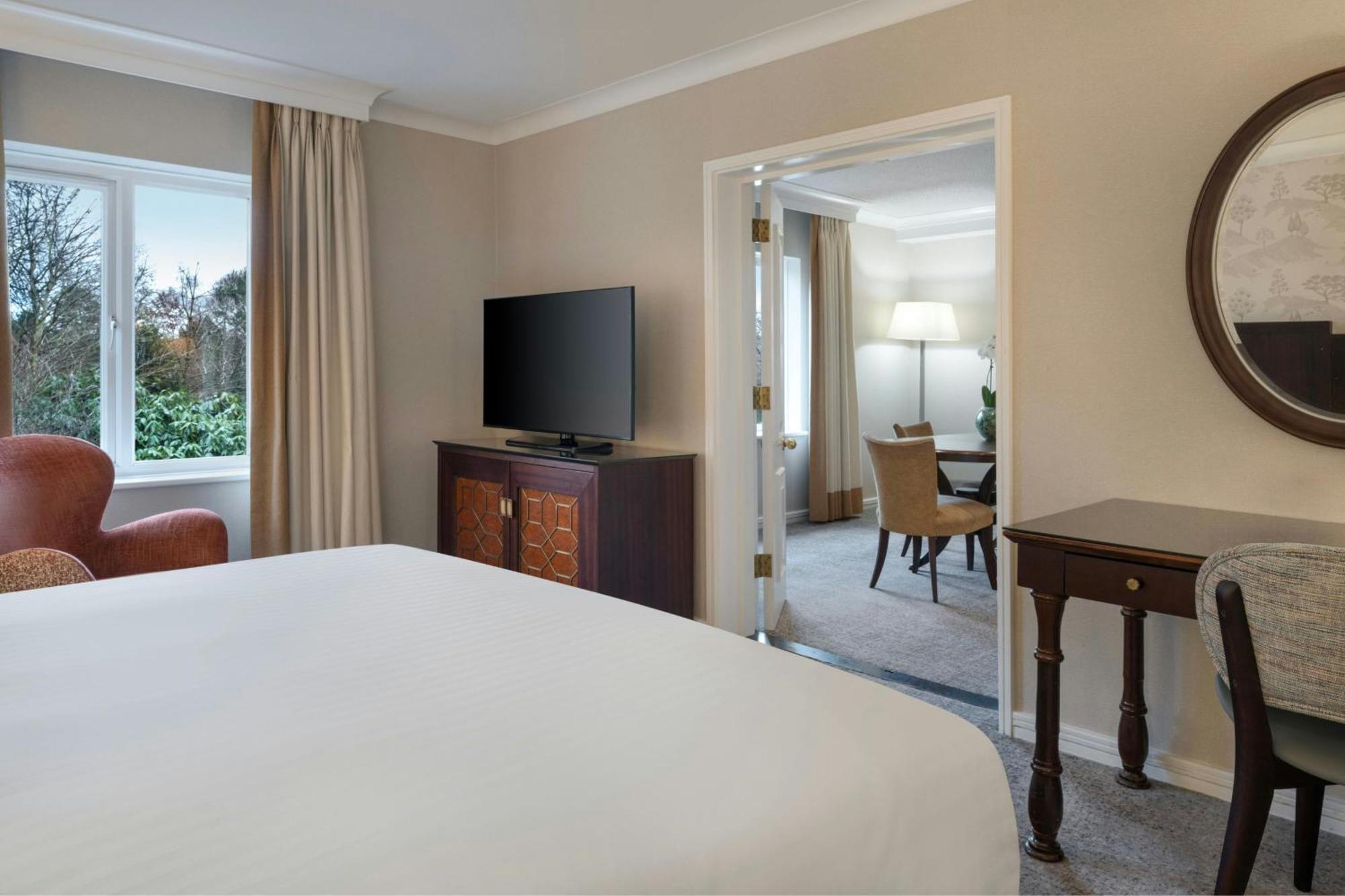 Delta Hotels By Marriott Tudor Park Country Club Maidstone Exterior photo